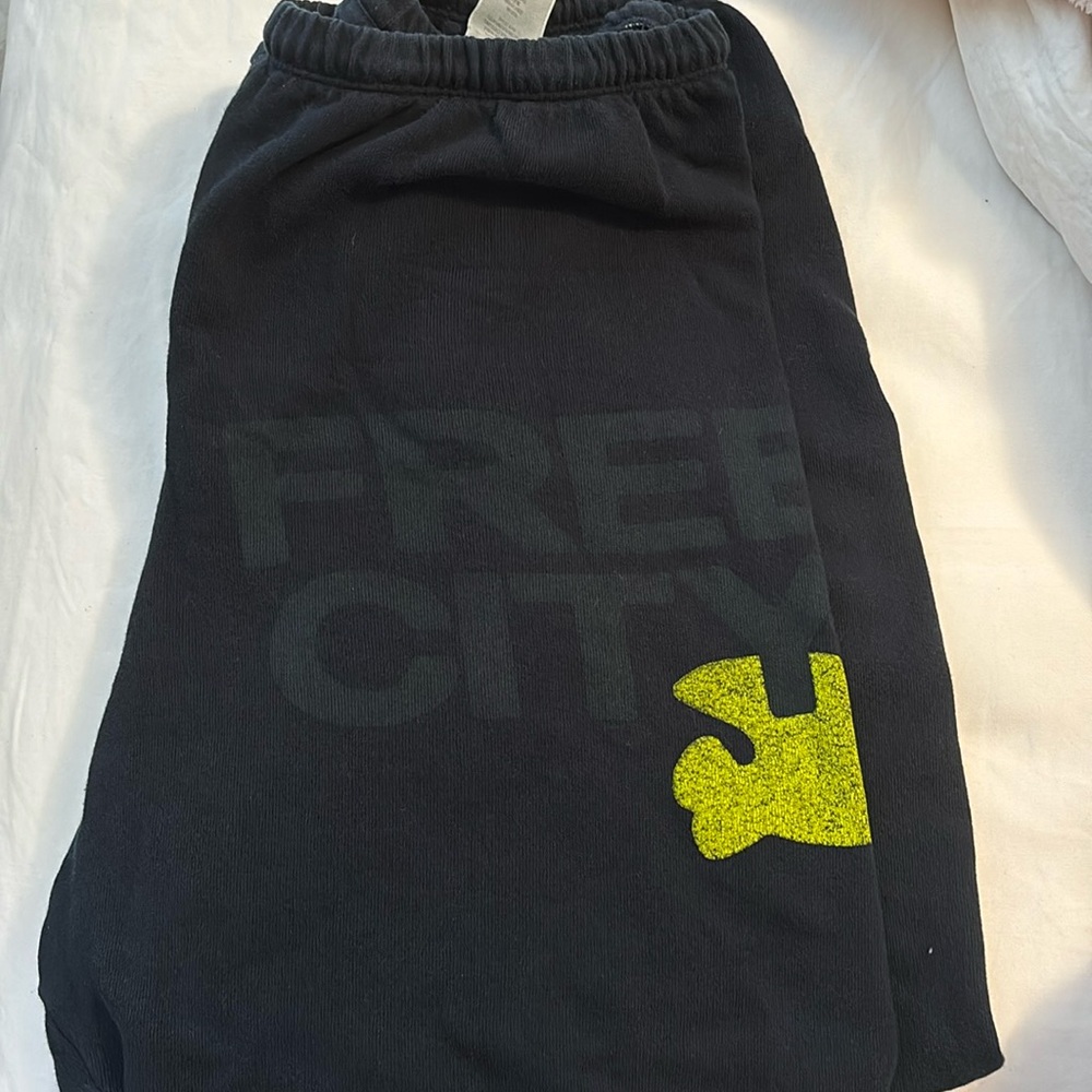 FREECITY size large sweatpants